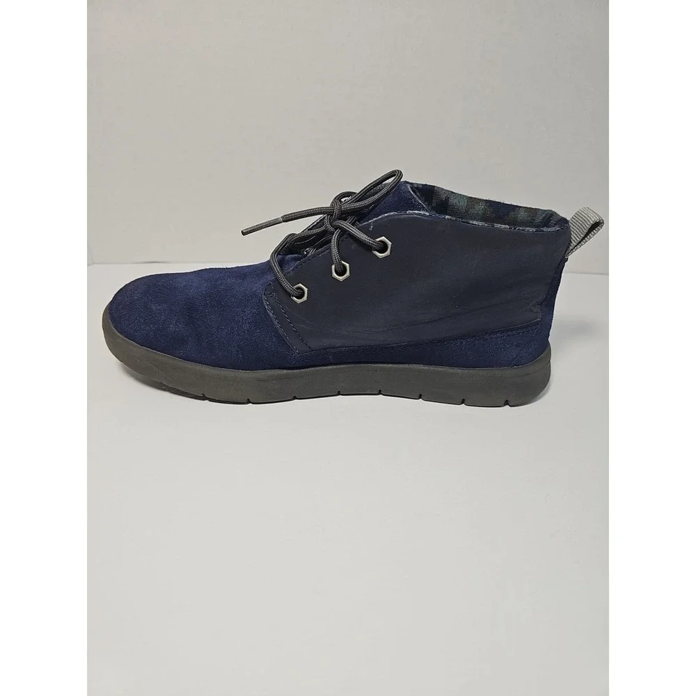 UGG K Canoe‎ Reflective Kids Shoes size 5Y
